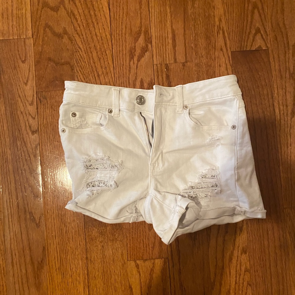 White American Eagle shorts